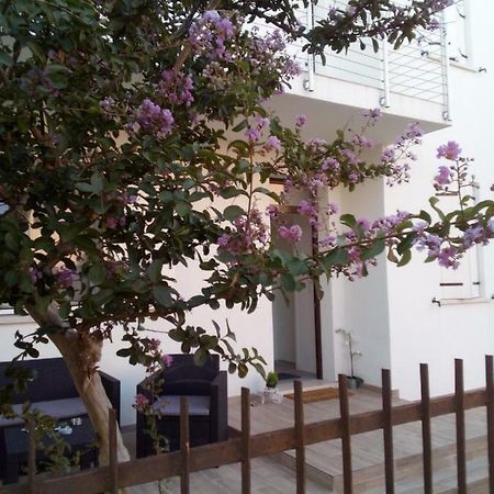 מסטרה The Judas Trees מראה חיצוני תמונה